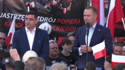 George Simion s-a dus în Polonia să se lupte cu neomarxiștii și Green Deal. A citit 10 minute de pe foi la mitingul lui Karol Nawrocki