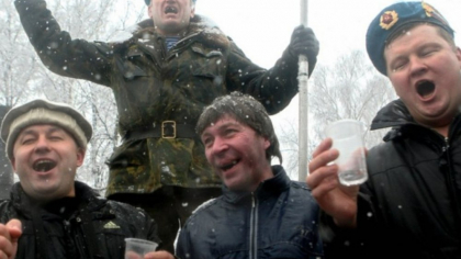 Producția de vodcă se prăbușește în Rusia. Îngrijorați, rușii au început să bea whisky