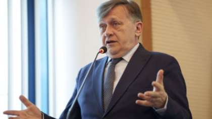 "S-au întâlnit să discute despre numismatică". Crin Antonescu pune gaz pe foc în scandalul fotografiilor Coldea-Dan-Ponta