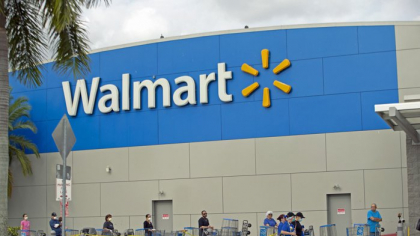 Walmart, cel mai mare retailer din lume, îi avertizează pe americani: Tarifele comerciale impuse de Trump vor duce la noi scumpiri. „Creşterile de preţ sunt inevitabile”