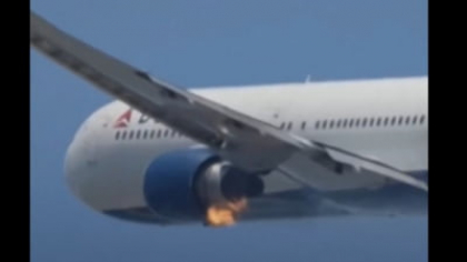 Avion în flăcări la scurt timp după decolare. A fost afectat motorul stâng. Unde a avut loc incidentul FOTO/VIDEO