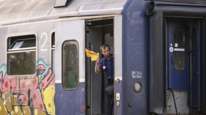 Circulația trenurilor pe relația București – Constanța este întreruptă pe ambele sensuri din cauza unui pantograf rupt