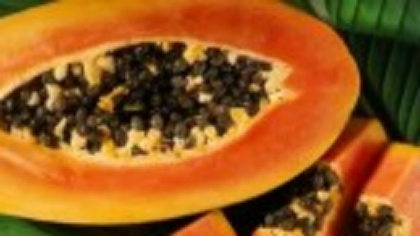 Papaya – cum se taie și cum se mănâncă acest fruct exotic. Beneficii, mod de consum și rețete delicioase
