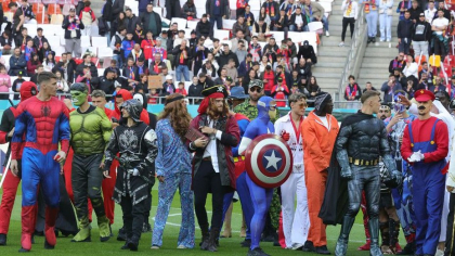 A început fiesta FCSB. Omul Păianjen, Super Mario, Batman sau Hulk petrec după câștigarea titlului