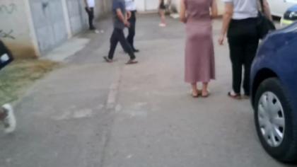 Gestul șocant la care a recurs un bărbat din Pașcani, după ce s-a certat cu iubita. I-a aruncat câinele de la etaj