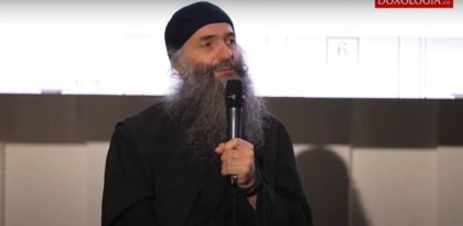 Părintele Pimen, oaspete la Andra și Cătălin Măruță. „Doar prin simpla lui prezență, ne-a binecuvântat casa”