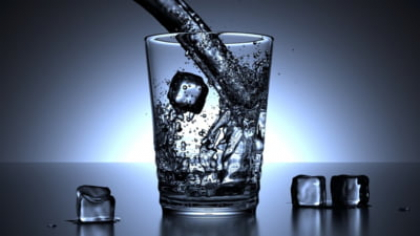 „Apa-minune” care îți dă energie și te scapă de pofta de dulciuri. Cum să o prepari