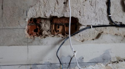 Un cuplu care își renova casa victoriană, veche de 175 de ani, a făcut o descoperire terifiantă zidită în perete