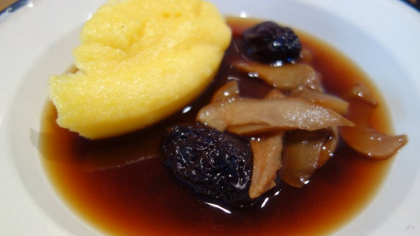 Deliciile moldovenești care te fac să-ți pierzi mințile: supa-desert de vară și prânzul de neuitat din nordul României