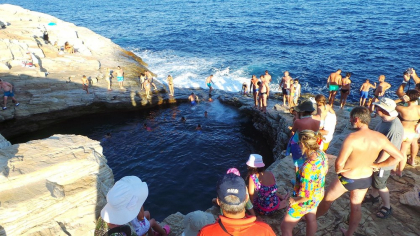 Motivul incredibil pentru care mai mulți turiști români au fost refuzați la locul de cazare din Grecia: „Am rămas pe drum, avem nevoie urgent...”