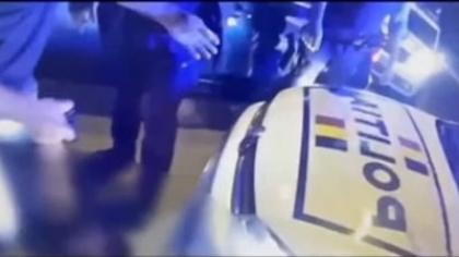 Un tânăr cu 1,09 mg/l alcool pur în aerul expirat la volan a lovit trei mașini parcate, inclusiv autospeciala poliției, după o urmărire ca-n filme - VIDEO