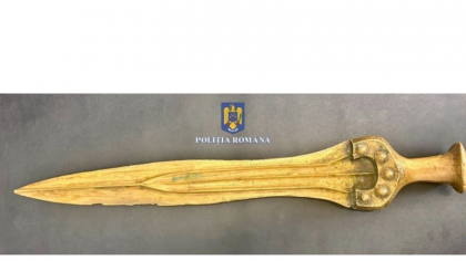 Sabie veche de peste 3.000 de ani, descoperită în locuința unui bărbat din Bacău, în urma perchezițiilor