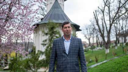 Povestea candidatului aflat sub control judiciar, bănuit de luare de mită, votat de o majoritate covârșitoare