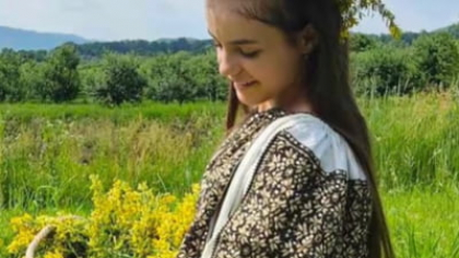 Tradiții și obiceiuri de Sânziene sau Sfântul Ion de Vară. Fetele împletesc cununi și se strâng plante de leac. Ce este interzis să faci FOTO/VIDEO