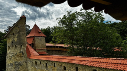 O cetate celebră din România se redeschide. Se spune că dacă o saluți, o fecioară zidită îți răspunde