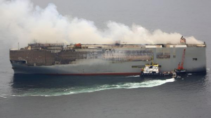 O navă cu 3.000 de vehicule, inclusiv 800 de mașini electrice, s-a scufundat în Oceanul Pacific. Morning Midas ardea de 3 săptămâni