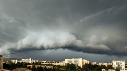 Prognoza meteo. Se depune strat de zăpadă la munte, ANM anunţă inversiune termică după cupola de foc din ultimele zile