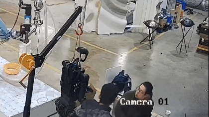 Un robot umanoid a scăpat de sub control şi a terorizat angajaţii unei fabrici