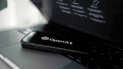 Lovitură de teatru în Silicon Valley: OpenAI cumpără startup-ul lui Jony Ive cu 6,4 miliarde de dolari pentru a crea „dispozitivul care va înlocui smartphone-ul”