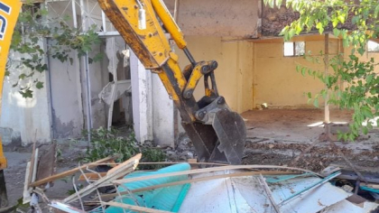 Construcții ridicate ilegal la Ploiești, demolate de buldozerele Primăriei: „Aducem din nou la lumină arena Teleajen”