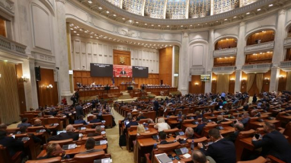 Peste 200 de parlamentari români încasează lunar câte 35.000 de lei cash. Trebuie să prezinte acte justificative pentru doar jumătate din sumă
