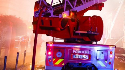 Incendiu la un restaurant în Voluntari. Focul s-a extins la un service auto și amenință o benzinărie