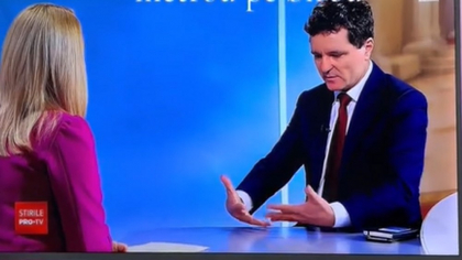 Detaliul surprins pe telefonul lui Nicușor Dan în interviul cu Andreea Esca, apreciat de mii de români