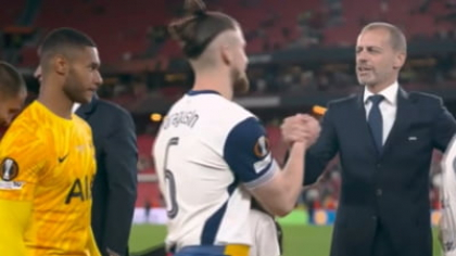 Cum a venit Radu Drăgușin la ceremonia de acordare a medaliilor și scenele bucuriei din vestiarul lui Tottenham