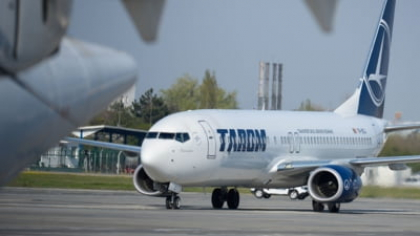 În timp ce Guvernul Bolojan își asumă răspunderea pentru măsurile de austeritate, la Tarom banii curg. Indemnizații dublate pentru membrii Consiliului de Administrație