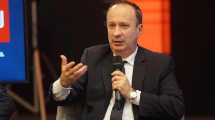 Tensiuni în coaliție. PSD acuză Guvernul Bolojan că nu vrea exceptarea mamelor și veteranilor de la plata CASS