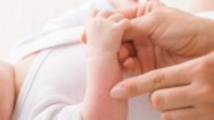 Un bebeluş a fost găsit drogat cu cocaină, în Franța. Părinţii, cunoscuţi ca fiind dependenţi de droguri, puşi sub acuzare
