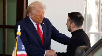 După discuția "dezamăgitoare" cu Putin, Trump anunță că va trimite mai multe arme "defensive" Ucrainei