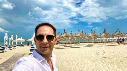 Dan Negru, despre cartea „Toate pânzele sus”, care încă inspiră generații: „Televiziunea mi-a dat șansa, la maturitate, să-mi întâlnesc eroii din copilărie”