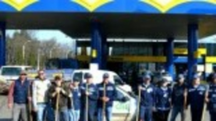 După mai bine de 20 de ani de la privatizare foștii angajați ai Petrom încă nu și-au primit acțiunile promise - Analiză