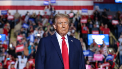 Trump nu știe dacă trebuie să respecte Constituţia și să acorde un proces echitabil imigranților. „Am fost ales să îi scot naibii de aici”