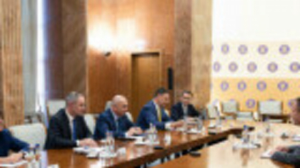 România așteaptă în august verdictul Fitch. Guvernul promite măsuri concrete pentru a evita retrogradarea ratingului de țară