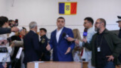 Declarațiile lui Simion și Georgescu, întrerupte de poliție. Ce s-a întâmplat în secția de votare