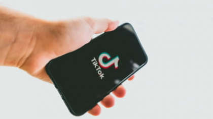 TikTok, în vizorul Bruxelles-ului. Ce reguli a încălcat compania și de ce riscă o amendă uriașă