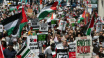 "Nu vă atingeţi de Iran!" Zeci de mii de persoane au manifestat la Londra şi Berlin în susţinerea palestinienilor din Gaza