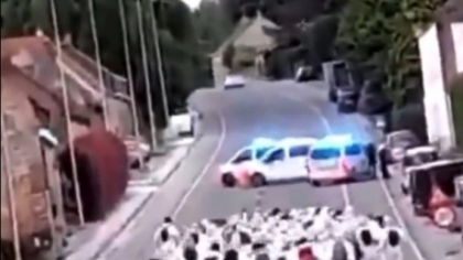 VIDEO Confuzie devastatoare: Activiști belgieni anti-Israel au vandalizat vehicule blindate destinate Ucrainei