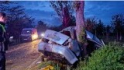 Accident cumplit în Vaslui. Un șofer de 20 de ani a murit, iar un adolescent se află în comă