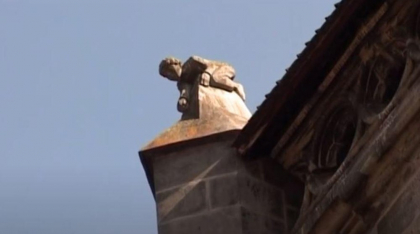 V-ați întrebat vreodată cine este copilul care plânge de pe Biserica Neagră? Brașovul are mai multe legende decât străzi