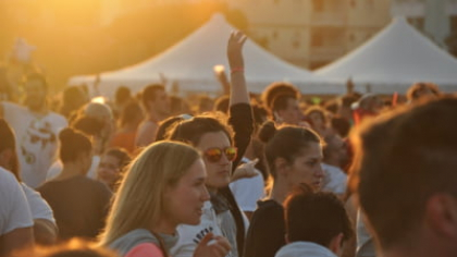 Gata cu petrecerile gălăgioase până-n zori. Amenzi usturătoare pentru petrecerile zgomotoase din cluburi şi restaurante. Zonele vizate de Poliție