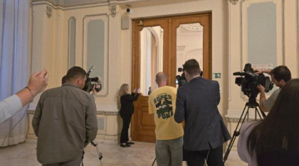 Victoria care n-a fost. Cum a fost la ușa după care s-a ascuns Simion, când a pierdut alegerile pe care doar el crede că le-a câștigat