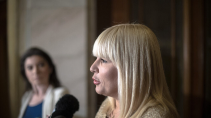 Elena Udrea a fost transportată la spital din cauza unor probleme de sănătate