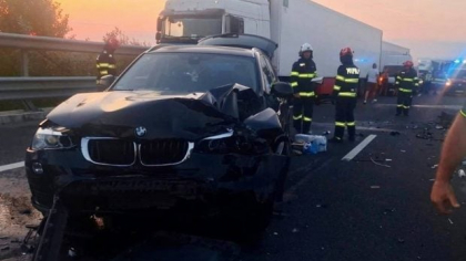 Accident grav pe A1, între Orăştie şi Simeria: şase persoane, inclusiv doi copii, rănite și un cățel speriat. Au intervenit patru ambulanțe SMURD