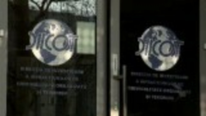 Peste 300 de persoane, audiate de DIICOT privind fraude prin call-center. Convingeau „clienții” la investiții ireale