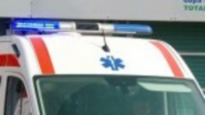 Un copil de 3 ani a căzut de la etajul cinci al unui bloc din Braşov. A fost transportat în stare gravă la spital