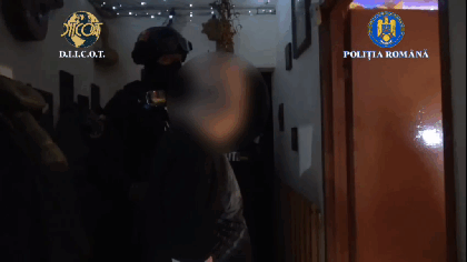 Grupare care falsifica acte și documente oficiale, destructurată în Covasna