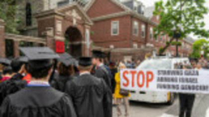Studenții evrei de la Harvard, scuipați și încolțiți cu scandări „Heil Hitler”. Concluziile raportului administrației Trump